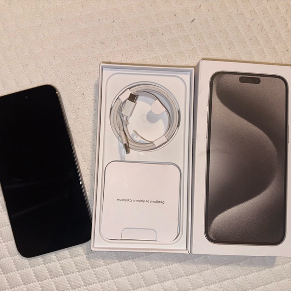 iPhone 15 pro Max 256 gb I'm selling it because it was a gift and I already have - Picture 2 of 3